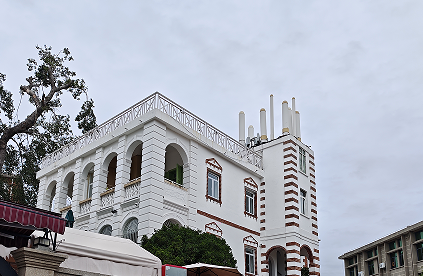 走出自恋:从虚假的自我,回到真实的自己